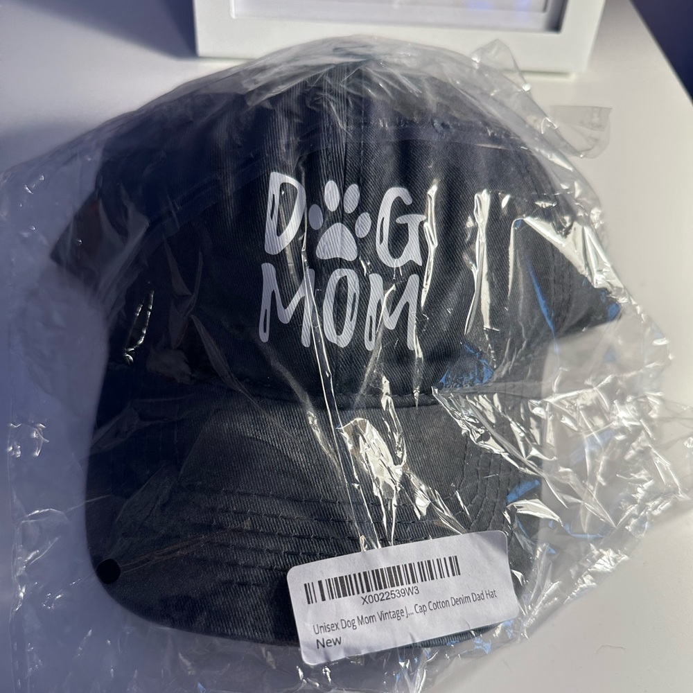 Black Dog Mom baseball cap